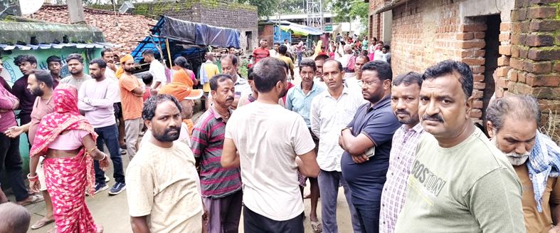 शोकाकुल परिवारों से मिलने पहुंचे विधायक