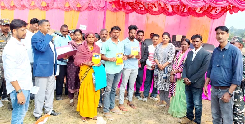 कुचाई के तिलोपदा के लगा सरकार आपके द्वार शिविर में प्राप्त आवेदनों में शतप्रतिशत किया गया निष्पादन, हर वर्ग, हर तबके के लिए है कल्याणकारी योजनाए-डीडीसी