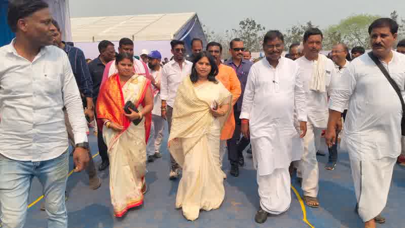 गम्हरिया में कृष्टि-दीपा महोत्सव का आयोजन, ठाकुर अनुकूलचन्द्र जी के 138वें जन्मोत्सव पर उमड़ी श्रद्धालुओं की भीड़