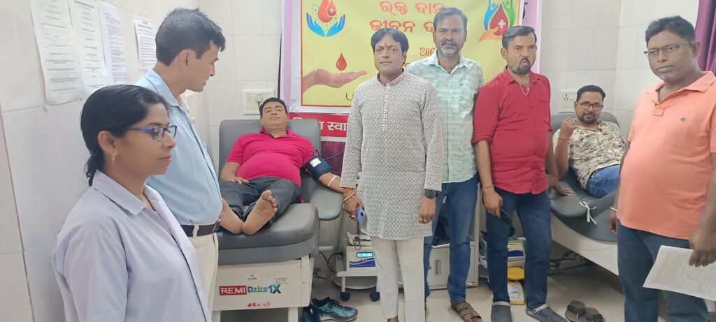 सरायकेला सदर अस्पताल में स्वैच्छिक रक्तदान शिविर, 22 यूनिट रक्त संग्रह,