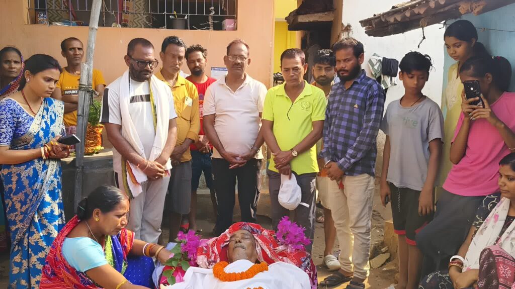 खरसावां छऊ जगत को अपूरणीय क्षति, गुरु निर्मल कुमार विषेई का निधन, क्षेत्र में शोक की लहर,