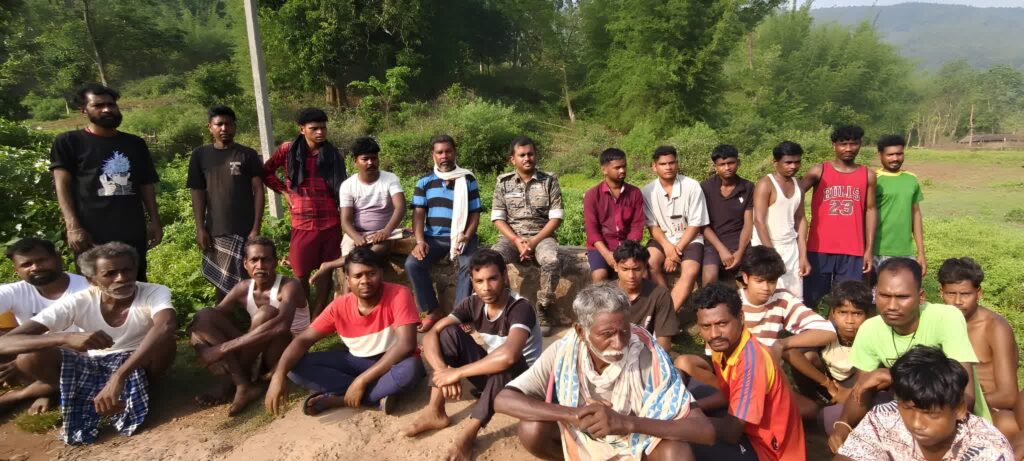 खरसावां के पहाडी से घिरे रायजामा में पुलिस ने ग्राम सभा कर पुलिस-जनता के बीच विश्वास बढाना और एक जिम्मेदार व सुरक्षित समाज का निर्माण करना है-गौरव कुमार