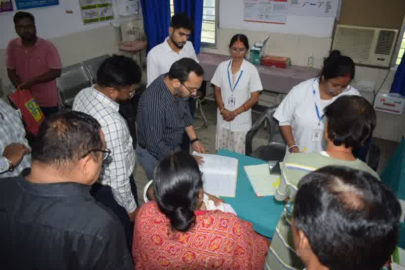 सामुदायिक स्वास्थ्य केंद्र एवं बीपीएचयू गम्हरिया का उपायुक्त ने किया औचक निरीक्षण…* *स्वास्थ्य व्यवस्था में सुधार, निशुल्क स्वास्थ्य सेवाओं के व्यापक प्रचार-प्रसार एवं लापरवाही पर कार्रवाई के दिए निर्देश…*