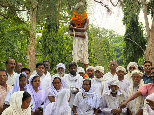 भगवान बिरसा मुंडा के शहादत दिवस पर जिला कांग्रेस ने दी श्रद्धांजलि