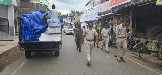 नशामुक्ति का दिया संदेश, सामाजिक पुलिसिंग के तहत लोगों से किया संवाद