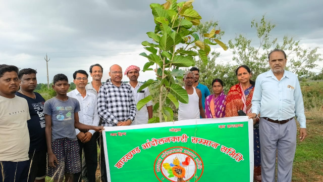 झारखंड आंदोलनकारियों की स्मृति में वृक्षारोपण, पर्यावरण संरक्षण का दिया संदेश