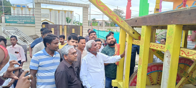 ऐतिहासिक रथयात्रा को मिलेगा स्थायी संरक्षण: चंपई सोरेन ने किया बड़ा ऐलान रथ निर्माण स्थल पर पहुंचकर तैयारियों का लिया जायजा, बोले- सरायकेला की सांस्कृतिक पहचान है रथयात्रा; रथ आसन भवन बनेगा, 16 जुलाई को स्वयं खींचेंगे रथ