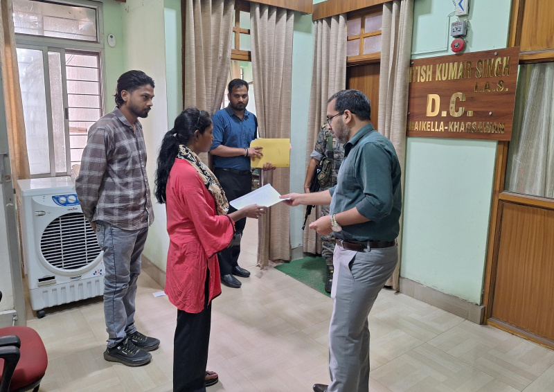 साप्ताहिक जनता दरबार में जिले के विभिन्न क्षेत्रों से आए लोगों से क्रमवार मिले उपायुक्त, प्राप्त शिकायतों के समयबद्ध निराकरण हेतु संबंधित पदाधिकारियों को दिए आवश्यक निर्देश…*