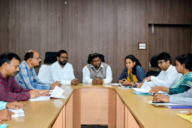 झारखंड विधानसभा की सदाचार समिति ने सरायकेला-खरसावाँ जिले में की समीक्षा बैठक, अनुकंपा नियुक्ति के लंबित मामलों के त्वरित निष्पादन के दिए निर्देश…*