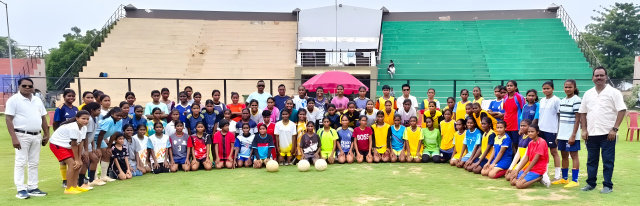खरसावां महिला फुटबॉल अकादमी के लिए 40 खिलाड़ियों का चयन, 95 प्रतिभागियों ने दिखाया दम
