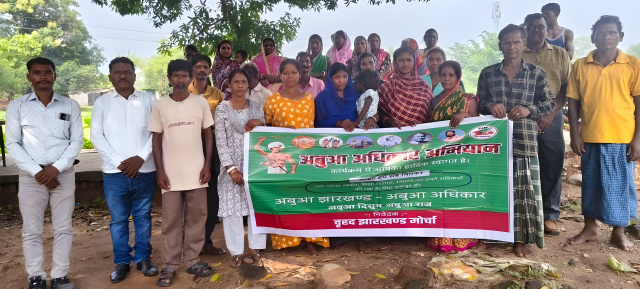 कुचाई के अरूवा मे अबुआ अधिकार अभियान के तहत समस्याओं और बेरोजगार युवाओं का सर्वे, रोजगार के अभाव में कोल्हान से युवा पलायन करने को मजबूर-बिरसा सोय