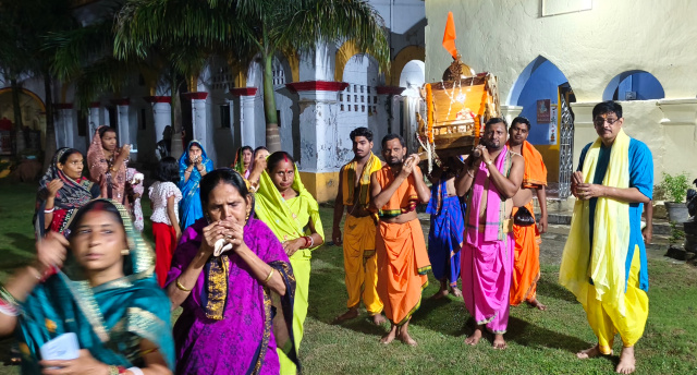 खरसावां में पारंपरिक हेरा पंचमी पर निभाई गई सदियों पुरानी रथ भंगिनी की परंपरा, नाराज महालक्ष्मी ने प्रतीकात्मक रूप से तोड़ा प्रभु जगन्नाथ का रथ,