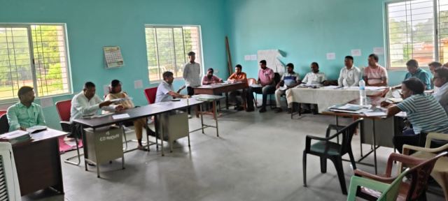 SIR-2026 के तहत कुचाई प्रखंड के लो-परफॉर्मिंग मतदान केंद्रों का निर्वाचक निबंधन पदाधिकारी, 57-खरसावाँ विधानसभा निर्वाचन क्षेत्र-सह-अपर उपायुक्त ने किया निरीक्षण, प्रत्येक पात्र मतदाता का गणना प्रपत्र प्राप्त करने एवं त्रुटिरहित ASDD सूची तैयार करने के दिए निर्देश…*