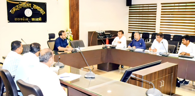 आदित्यपुर में 31 जुलाई तक नियमित जलापूर्ति सुनिश्चित करें, उपायुक्त ने जताई नाराजगी
