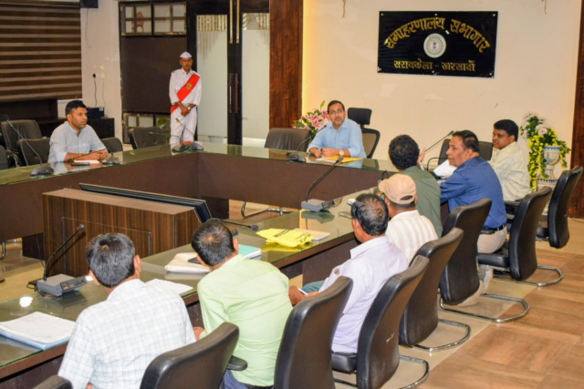 उपायुक्त की अध्यक्षता में आपूर्ति विभाग अंतर्गत संचालित योजनाओं की विस्तृत समीक्षा बैठक संपन्न…* *ई-केवाईसी एवं आधार सीडिंग के लंबित प्रकरणों के त्वरित निष्पादन तथा अयोग्य/अपात्र लाभुकों का नाम विलोपन सुनिश्चित करने के निर्देश…* *राशन वितरण, डोर स्टेप डिलीवरी (DSD) एवं खाद्यान्न उठाव की नियमित निगरानी, लंबित वितरण दो दिनों में पूर्ण करने तथा अगस्त माह के वितरण कार्य में तेजी लाने के निर्देश…*