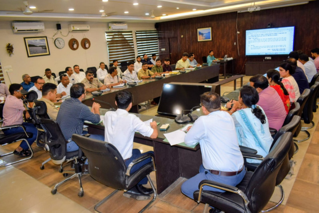 विश्व आदिवासी दिवस-2026 के सफल आयोजन को लेकर उपायुक्त एवं पुलिस अधीक्षक ने की तैयारियों की समीक्षा…* *जिला एवं प्रखंड स्तर पर विविध कार्यक्रमों के आयोजन, सोशल मीडिया अभियान एवं व्यापक जनसहभागिता सुनिश्चित करने के दिए निर्देश…*
