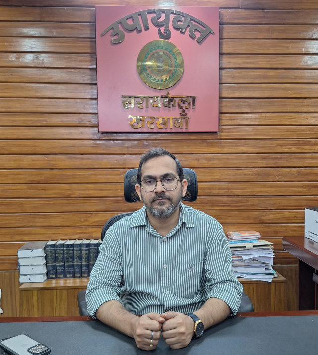 विशेष गहन पुनरीक्षण (SIR-2026) के तहत 08 एवं 09 अगस्त को जिले के सभी मतदान केन्द्रों पर लगेगा विशेष शिविर…* *जिला निर्वाचन पदाधिकारी-सह-उपायुक्त श्री नितिश कुमार सिंह ने पात्र नागरिकों से फॉर्म-6 एवं फॉर्म-8 भरकर मतदाता सूची को अद्यतन कराने की अपील की…*