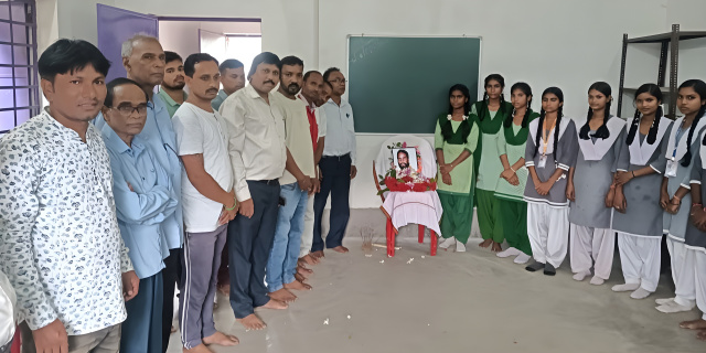 खरसावां में श्रद्धा से मनाया गया शहीद निर्मल महतो का 39वां शहादत दिवस, कुड़माली विषय में मैट्रिक-इंटर पास विद्यार्थियों को किया सम्मानित,