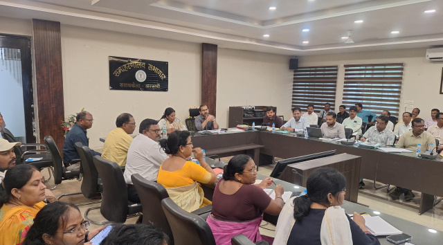 स्कूलों में लापरवाही पर होगी कार्रवाई, धीमी APAAR ID प्रगति पर डीसी नाराज बच्चों की शत-प्रतिशत उपस्थिति, स्मार्ट क्लास और सरकारी योजनाओं का लाभ सुनिश्चित करने का निर्देश