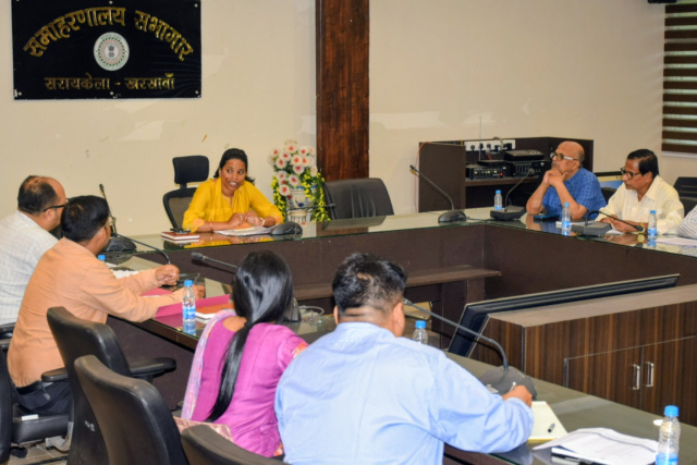 उप विकास आयुक्त की अध्यक्षता में कौशल विकास, आजीविका एवं रोजगार सृजन से संबंधित योजनाओं की समीक्षा…* *स्थानीय युवाओं को उनकी रुचि एवं स्थानीय रोजगार की संभावनाओं के अनुरूप प्रशिक्षण देकर रोजगार एवं स्वरोजगार से जोड़ने की दिशा में सकारात्मक पहल करने के दिए गए निर्देश…*