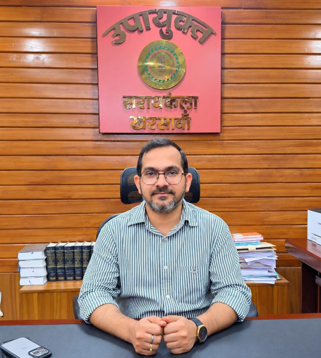 बंगाल की खाड़ी में बने अवदाब के प्रभाव से 27 से 30 अक्टूबर तक तेज हवा, गर्जन-वज्रपात एवं भारी वर्षा की संभावना, उपायुक्त श्री नितिश कुमार सिंह ने संबंधित पदाधिकारियों को सतर्कता एवं आवश्यक तैयारी सुनिश्चित करने का दिया निर्देश…* *उपायुक्त ने आम नागरिकों से की सतर्क रहने, खराब मौसम में अनावश्यक आवागमन से बचने एवं विद्युत सुरक्षा संबंधी सावधानियों का पालन करने की अपील…*